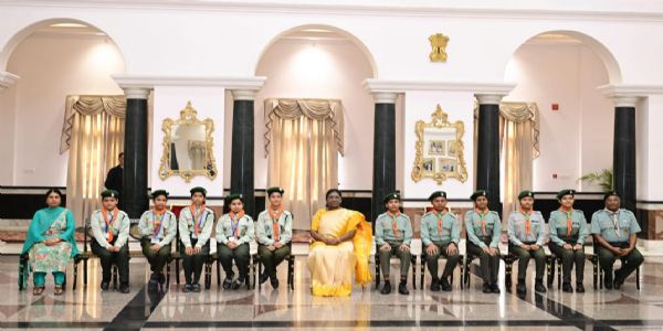 राज्य पुरस्कार प्राप्त हिंदुस्तान स्काउट्स एंड गाइड के दो बच्चों का राष्ट्रपति से मुलाकात,लौटने पर हुआ स्वागत