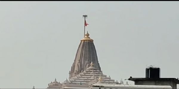 ट्रायल के समय शिखर पर फहरा ता हुआ ध्वज ट्रायल के समय शिखर पर फहरा ता हुआ ध्वज