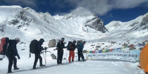 ऊपरी मुस्तांग पहुंचे विदेशी पर्यटक