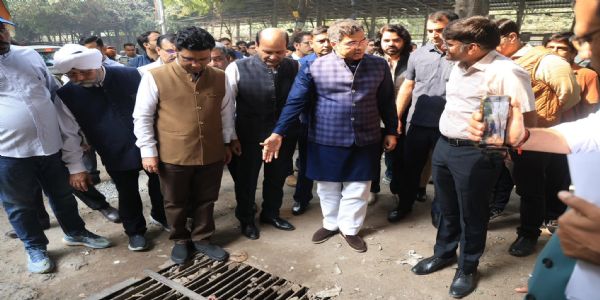 मुख्यमंत्री सहित सभी मंत्री दिल्ली को स्वच्छ और प्रदूषण-मुक्त बनाने के अभियान में जुटे