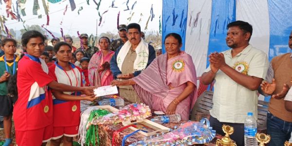 खेल काे मजबूत कैरियर के विकल्प के रूप में अपना सकते हैं युवा : सांसद