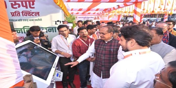 धमतरी जिले के 20 ग्रामों में एआई दे रहा कृषकों को समसामयिक सलाह