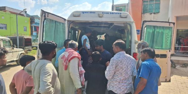 महिला को तेज रफ्तार बाइक ने रौंदा, गंभीर रूप से घायल