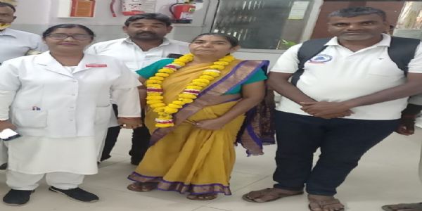 कानपुर में 15 साल से भटक रही बुजुर्ग महिला ने सुनी मातृभाषा तेलुगु, परिजनों संग रवाना हुई तेलंगाना