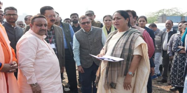 मुख्यमंत्री ने साहिबी नदी के किनारे बसे क्षेत्रों का किया दौरा