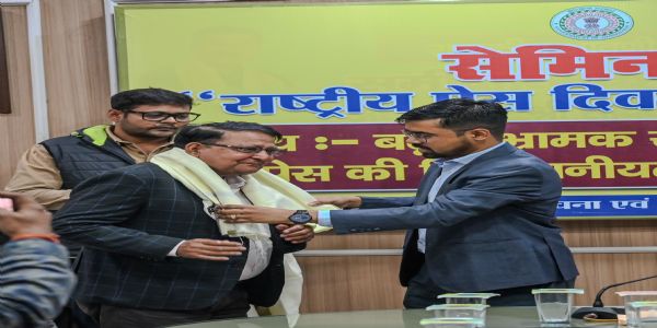 खबरों की आड़ में पत्रकार भ्रामक खबरों को न दें बढ़ावा : उपायुक्‍त