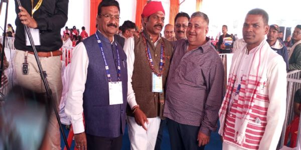 अंबिकापुर: जनजातीय गौरव दिवस पर शहीद वीर नारायण सिंह स्मृति आदिवासी लोक कला महोत्सव का भव्य आयोजन