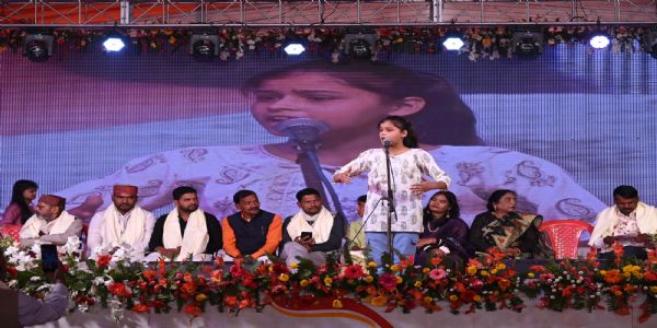 बाराबंकी का महादेवा महोत्सव -  कवियों ने राम मंदिर से लेकर राजनीति पर पढी कविताएं