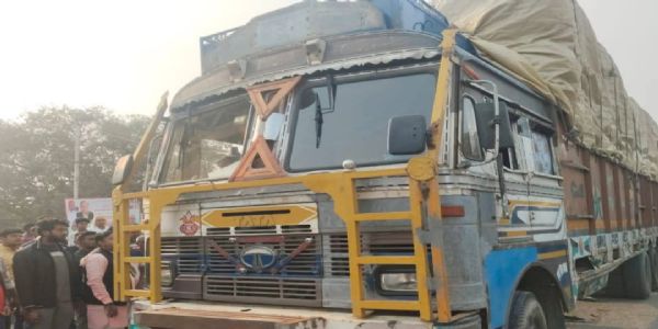 बलिया में बेकाबू ट्रक ने दो भाइयों को कुचला, मौत