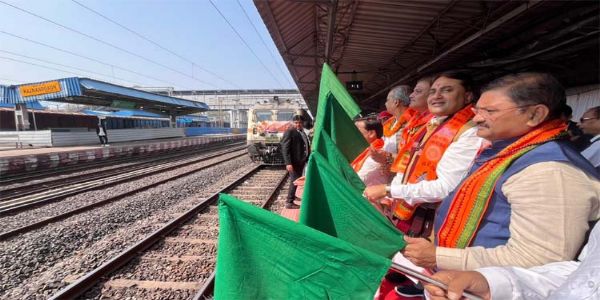 रामलला दर्शन योजना के तहत भारत गौरव स्पेशल ट्रेन राजनांदगांव से अयोध्या धाम रवाना