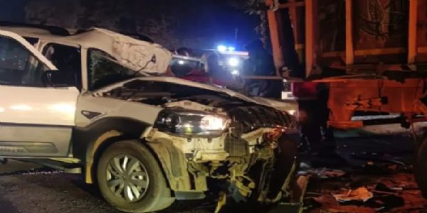 स्कॉर्पियो खड़ी ट्रक से जा टकराई, 5 की माैत, 2 गंभीर