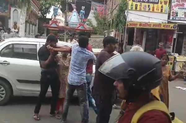 मारपीट का दृश्य