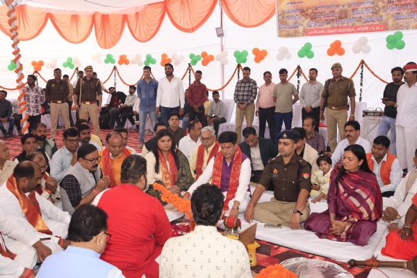 रामगंगा चौबारी मेले का शुभारंभ करते हुए सांसद छत्रपाल गंगवार, महापौर डॉ. उमेश गौतम, जिलाधिकारी अविनाश सिंह, पुलिस अधीक्षक (नगर) मानुष पारीक और अन्य जनप्रतिनिधि। रामगंगा चौबारी मेले का शुभारंभ करते हुए सांसद छत्रपाल गंगवार, महापौर डॉ. उमेश गौतम, जिलाधिकारी अविनाश सिंह, पुलिस अधीक्षक (नगर) मानुष पारीक और अन्य जनप्रतिनिधि।