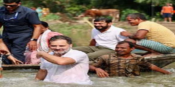 मुकेश सहनी के साथ तालाब में राहुल गांधी