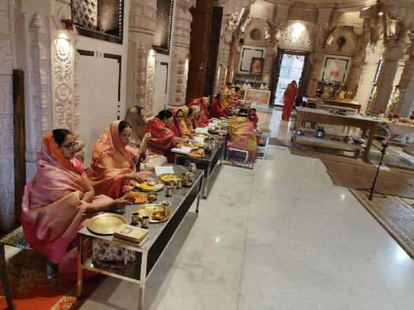 कार्यक्रम में शामिल लोग कार्यक्रम में शामिल लोग