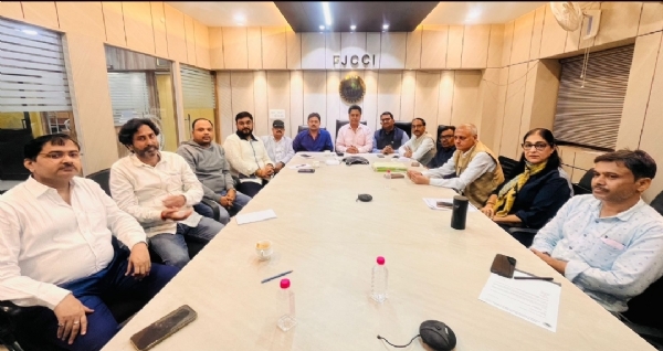 चेंबर की बैठक में मौजूद सदस्य