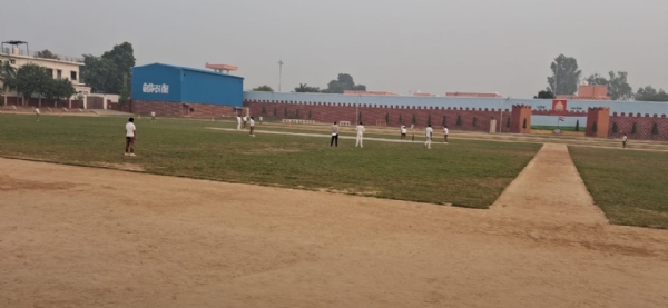 परेड ग्राउंड पर खेले जा रहे महिला रिक्रूट आरक्षियों के क्रिकेट मैच का दृश्य परेड ग्राउंड पर खेले जा रहे महिला रिक्रूट आरक्षियों के क्रिकेट मैच का दृश्य