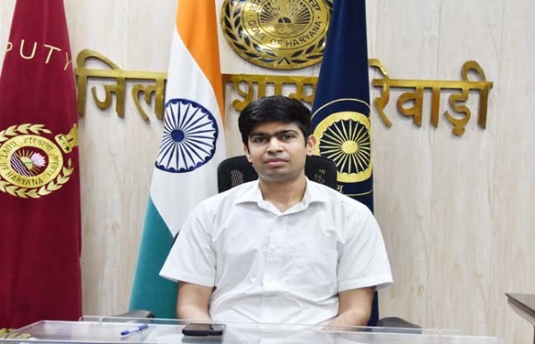 अभिषेक मीणा, उपायुक्त रेवाड़ी।