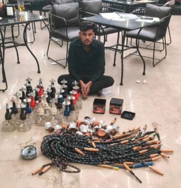 क्लब की आड में चल रहे हुक्का बार पर पुलिस ने मारी रेड क्लब की आड में चल रहे हुक्का बार पर पुलिस ने मारी रेड