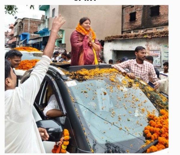 जनसंपर्क अभियान में शामिल प्रत्याशी