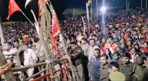 बेचूबीर बाबा की चौरी पर श्रद्धालुओं की भीड़।