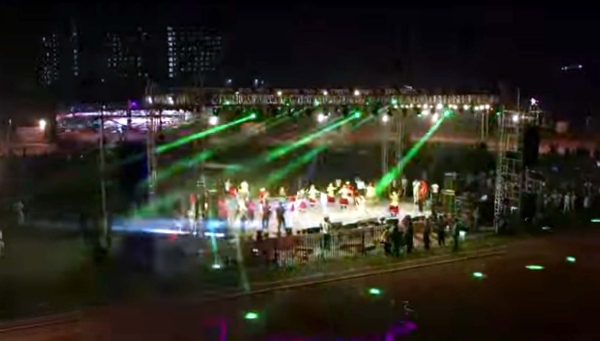 गुरुग्राम में रविवार की रात को स्टेट गेम्स की शुरुआत के अवसर मुख्यमंत्री नायब सिंह सैनी को मशाल भेंट करते ओलंपियन बॉक्सर बिजेंद्र ङ्क्षसह व 2014 के एशियन खेलों में हॉकी में भारत का प्रतिनिधित्व करने वाली मोनिका मलिक। गुरुग्राम में रविवार की रात को स्टेट गेम्स की शुरुआत के अवसर मुख्यमंत्री नायब सिंह सैनी को मशाल भेंट करते ओलंपियन बॉक्सर बिजेंद्र ङ्क्षसह व 2014 के एशियन खेलों में हॉकी में भारत का प्रतिनिधित्व करने वाली मोनिका मलिक।