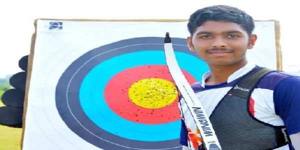 नेशनल लेवल के तीरंदाजी खिलाड़ी की ट्रेन से गिरने से मौत