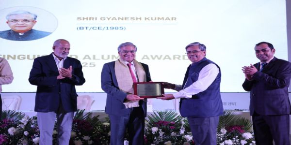 मुख्य चुनाव आयुक्त ज्ञानेश कुमार आईआईटी कानपुर में डिस्टिंग्विश्ड एलुमनाई अवॉर्ड से सम्मानित