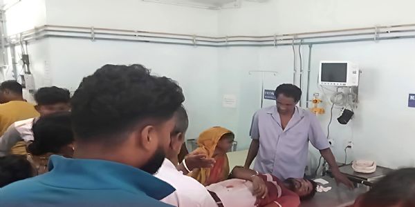 बिजली के खंभे से गिरकर युवक की मौत