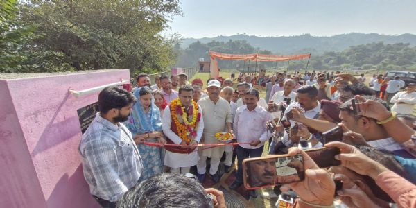 जसरोटिया ने त्रिडवां पंचायत में बहु-खेल मैदान के निर्माण की आधारशिला रखी