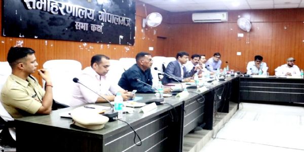 100% मतदान केंद्र सीएपीएफ के हवाले, प्रत्येक बूथ पर लाइव वेबकास्टिंग की जाएगी: डीएम