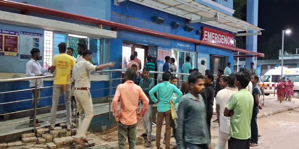 सड़क हादसे में चार लोग घायल