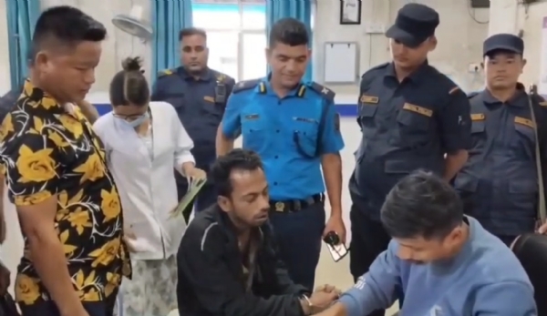 अररिया फोटो:गिरफ्तार फरार भारतीय नागरिक अररिया फोटो:गिरफ्तार फरार भारतीय नागरिक