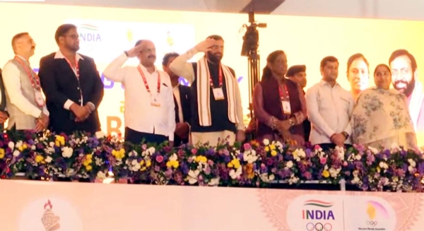 गुरुग्राम में रविवार की रात को स्टेट गेम्स की शुरुआत के अवसर पर खिलाडिय़ों की परेड की सलामी लेेते मुख्यमंत्री नायब सिंह, राज्यसभा सांसद पी.टी. उषा, हरियाणा ओलंपिक संघ के अध्यक्ष मीनू बेनीवाल। गुरुग्राम में रविवार की रात को स्टेट गेम्स की शुरुआत के अवसर पर खिलाडिय़ों की परेड की सलामी लेेते मुख्यमंत्री नायब सिंह, राज्यसभा सांसद पी.टी. उषा, हरियाणा ओलंपिक संघ के अध्यक्ष मीनू बेनीवाल।