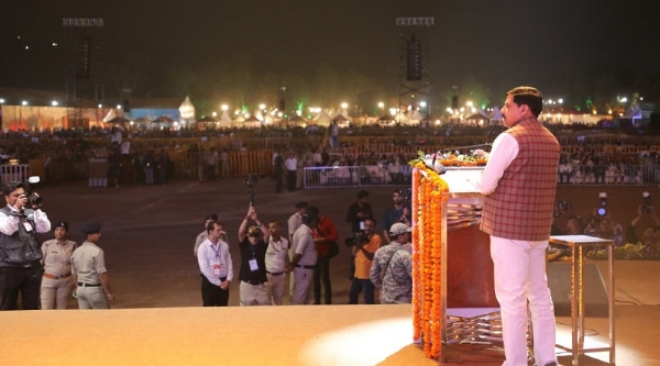 कार्यक्रम को संबोधित करते हुए मुख्यमंत्री कार्यक्रम को संबोधित करते हुए मुख्यमंत्री