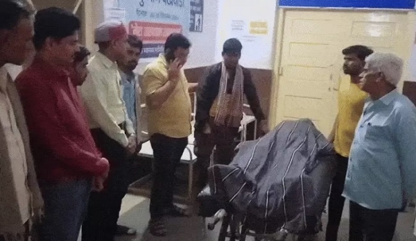 एम्बुलेंस पंचर होने से अस्पताल पहुंचने में देरी एम्बुलेंस पंचर होने से अस्पताल पहुंचने में देरी