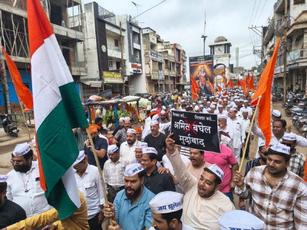 शहर में निकाली गई आक्रोश रैली में शामिल सिंधी समाज के लोग। शहर में निकाली गई आक्रोश रैली में शामिल सिंधी समाज के लोग।