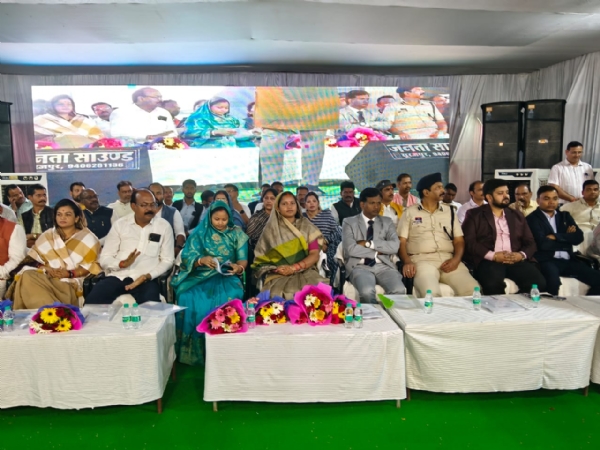 सूरजपुर में तीन दिवसीय राज्योत्सव का आगाज, छत्तीसगढ़ की संस्कृति और विकास का हुआ उत्सव सूरजपुर में तीन दिवसीय राज्योत्सव का आगाज, छत्तीसगढ़ की संस्कृति और विकास का हुआ उत्सव