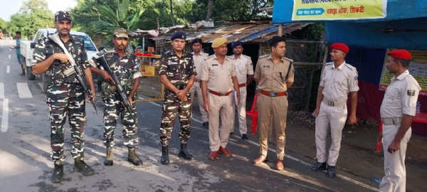 अररिया फोटो:सदर एसडीपीओ निरीक्षण करते अररिया फोटो:सदर एसडीपीओ निरीक्षण करते