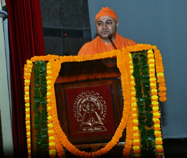 आईआईटी खड़गपुर में आत्मान्वेषण यात्रा की विहंगम दृश्य आईआईटी खड़गपुर में आत्मान्वेषण यात्रा की विहंगम दृश्य