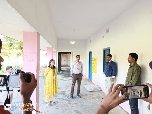 अररिया में चुनाव तैयारियों की समीक्षा: प्रेक्षक ने AMF सुविधाओं और 100% वोटर पर्ची वितरण का दिया निर्देश