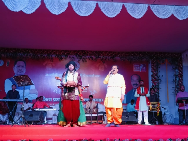 कोरबा : जिला स्तरीय राज्योत्सव समारोह का हुआ शुभारंभ, लोकप्रिय जसजीत गायक दिलीप षड़ंगी ने दी प्रस्तुति कोरबा : जिला स्तरीय राज्योत्सव समारोह का हुआ शुभारंभ, लोकप्रिय जसजीत गायक दिलीप षड़ंगी ने दी प्रस्तुति