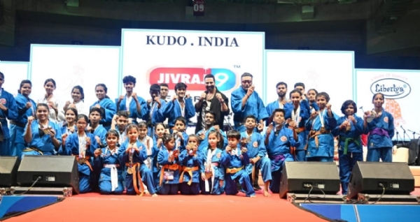 कूडो नेशनल टूर्नामेंट जीतकर राजस्थान टीम ने चैंपियन ट्रॉफी पर कब्जा बरकरार रखा कूडो नेशनल टूर्नामेंट जीतकर राजस्थान टीम ने चैंपियन ट्रॉफी पर कब्जा बरकरार रखा