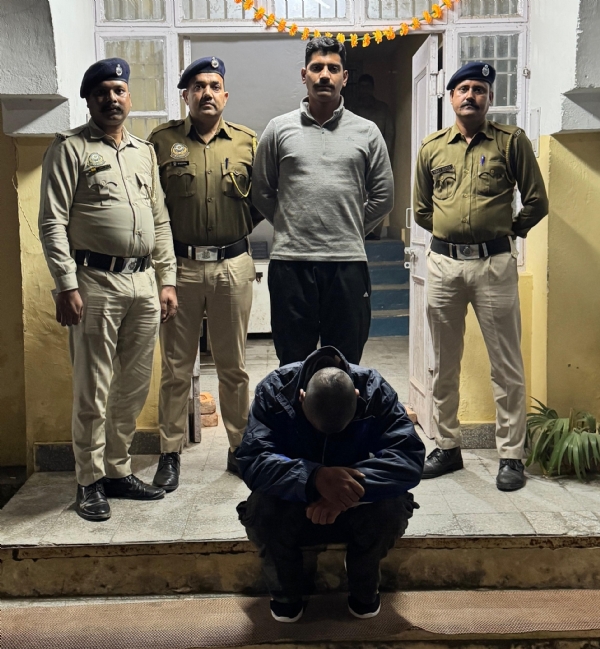 पकड़ा गया आरोपी।