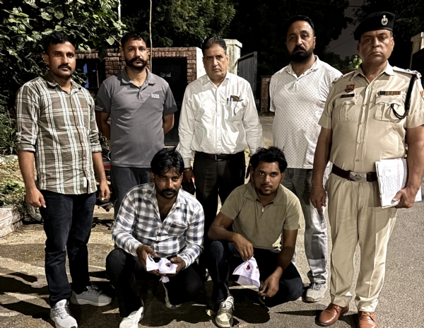 हेरोइन के साथ पकड़े गए तस्कर।