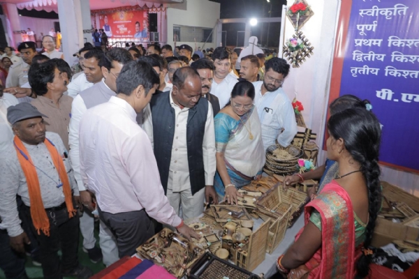 कोरबा : जिला स्तरीय राज्योत्सव समारोह का हुआ शुभारंभ, लोकप्रिय जसजीत गायक दिलीप षड़ंगी ने दी प्रस्तुति कोरबा : जिला स्तरीय राज्योत्सव समारोह का हुआ शुभारंभ, लोकप्रिय जसजीत गायक दिलीप षड़ंगी ने दी प्रस्तुति