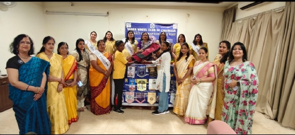 इनरव्हील क्लब चाईबासा की सभा में ओड़िया स्कूल, गांधी टोला में 60 बच्चों के बीच स्वेटर वितरण इनरव्हील क्लब चाईबासा की सभा में ओड़िया स्कूल, गांधी टोला में 60 बच्चों के बीच स्वेटर वितरण