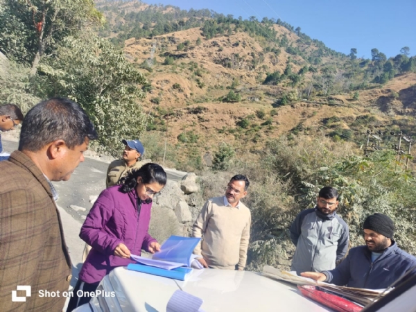 एडीएम ने परखा आपदा से क्षतिग्रस्त सड़कों के पुनर्निर्माण कार्य एडीएम ने परखा आपदा से क्षतिग्रस्त सड़कों के पुनर्निर्माण कार्य