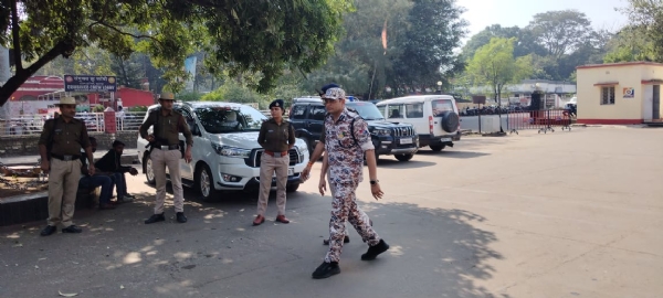 खड़गपुर रेलवे स्टेशन पर सुरक्षा जांच खड़गपुर रेलवे स्टेशन पर सुरक्षा जांच