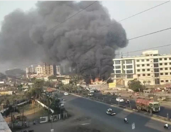 सूरत में आग सूरत में आग